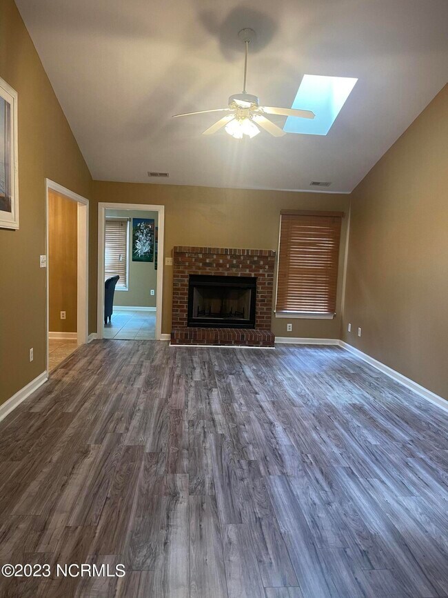 Building Photo - 105 Kingsmill Ct