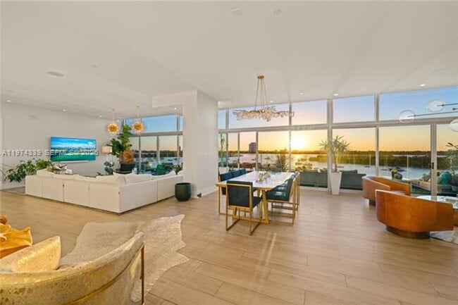 Foto del edificio - 7934 West Dr