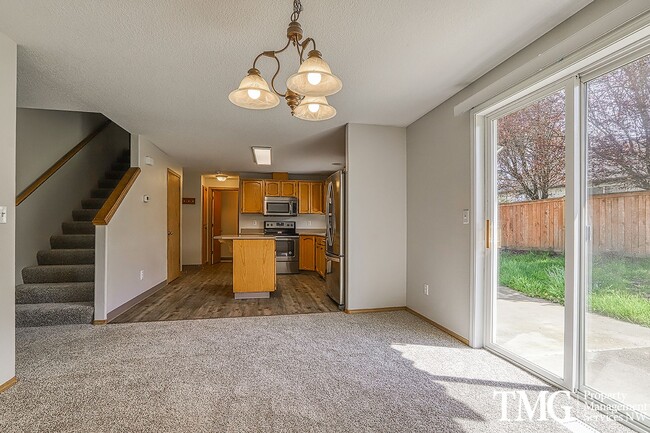 Building Photo - Beautifully Updated 4-Bedroom Home in Batt...