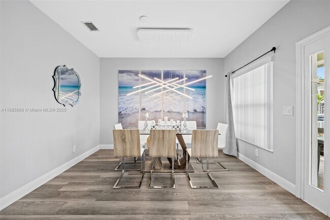 Foto del edificio - 10541 NW 56th Pl