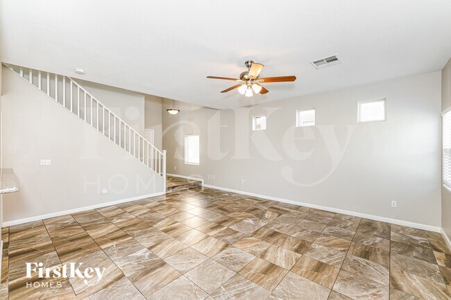 Foto del edificio - 528 E Brown Breeches Ave