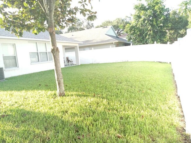 Foto del edificio - 727 Straw Lake Dr