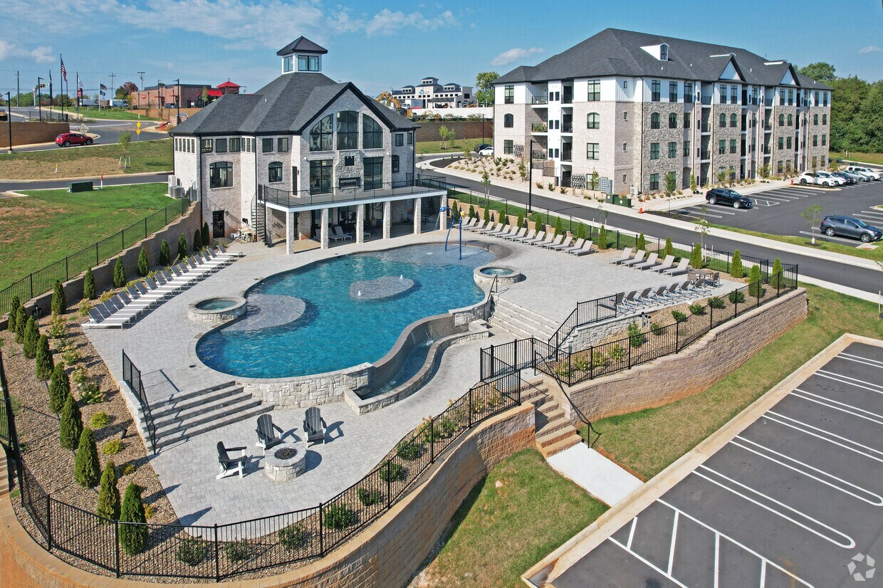 Foto principal - West Edge Apartments