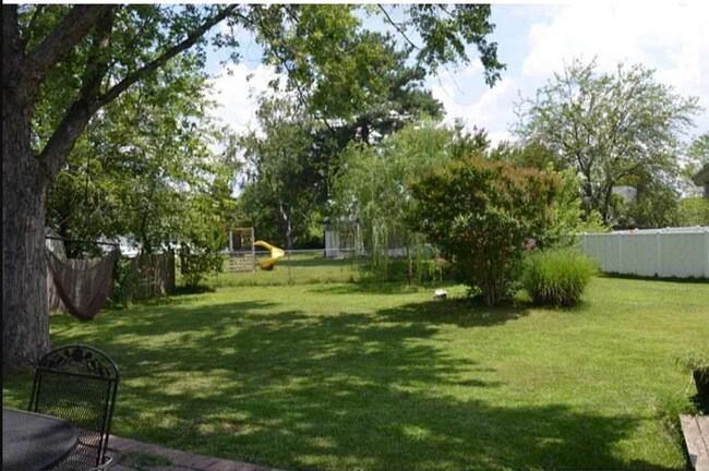 Foto del edificio - 1621 Debra Dr