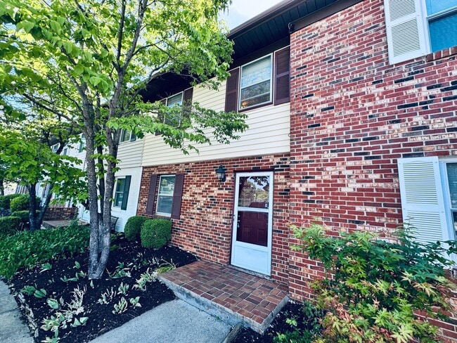 Lovely Town Home - Lovely Town Home