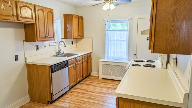 Foto del edificio - 3 Bedrooms, 1.5 Bathrooms - Guilderland Schools