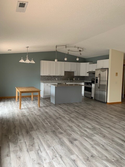 Primary Photo - 7035 Edenvale Blvd