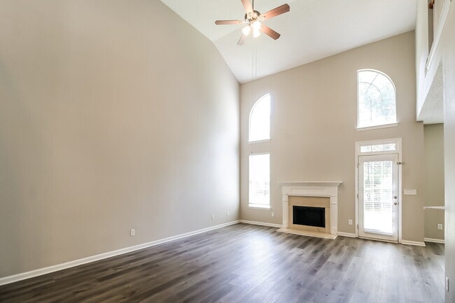 Building Photo - 7601 Hilltop Way