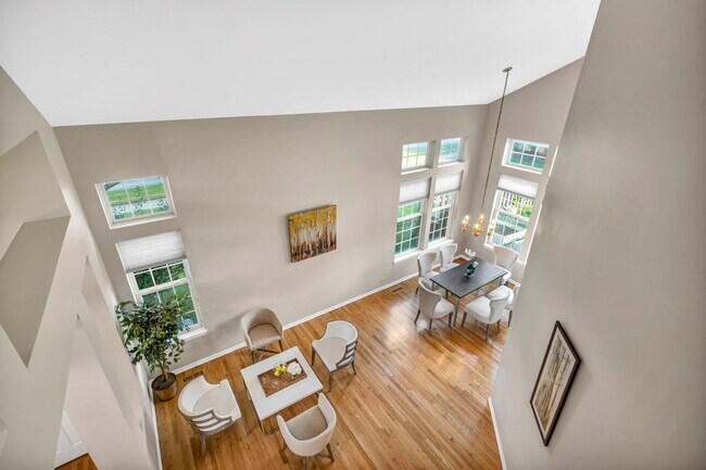 Building Photo - 2241 Avalon Ct S