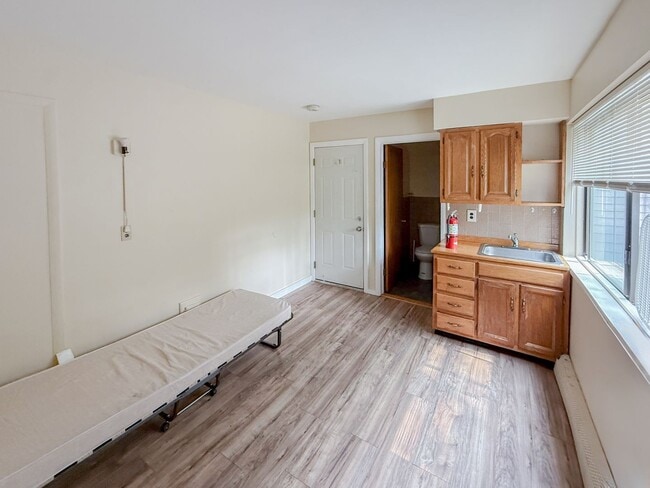 Foto del edificio - Quaint Furnished Affordable Studio in Town...
