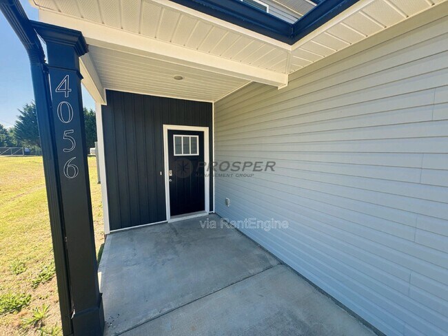 Foto del edificio - 4056 Parris Bridge Rd