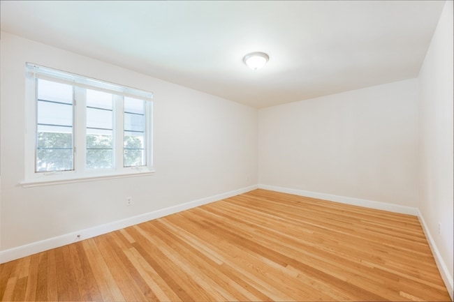 Building Photo - 356 Lexington St