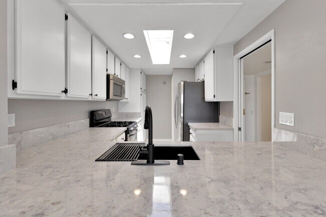Building Photo - 280 Cagney Ln