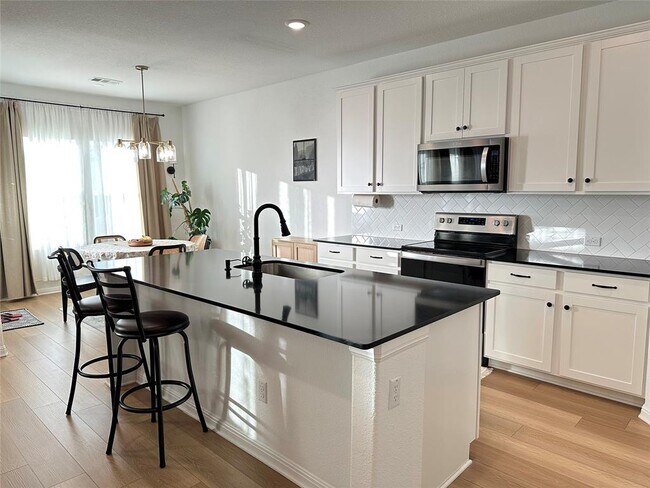 Foto del edificio - 19320 Forman Dr