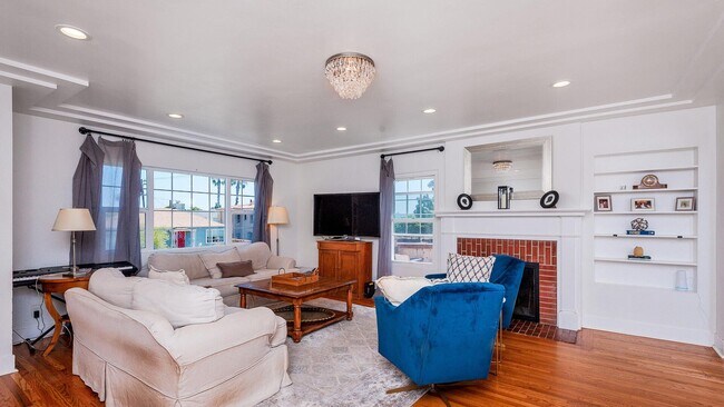Building Photo - Single story, 4 bedroom, plus detached off...