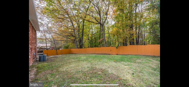 Large backyard with fence - 4209 19th Ave