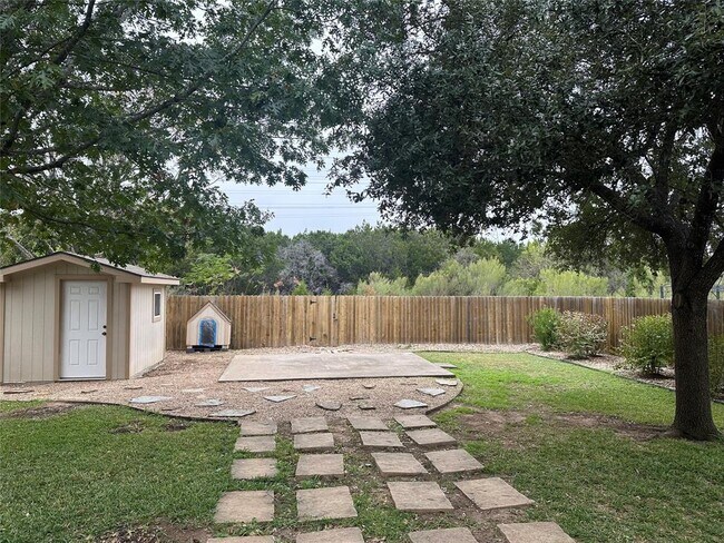 Foto del edificio - 3509 Long Day Dr