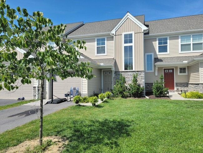 Building Photo - 15 Rollins Ln
