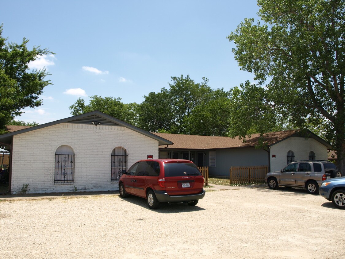 Building Photo - 410 Thorndale Rd