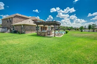 Building Photo - 25710 Oakwood Knoll Dr