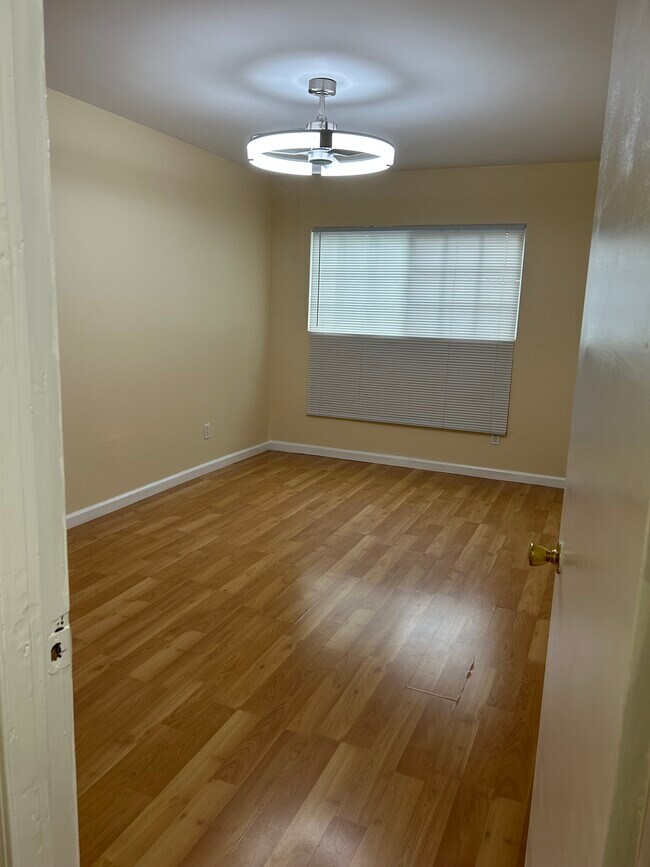 Building Photo - 5332 Buchanan St