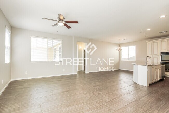 Foto del edificio - REDUCED PRICE! Beautiful 3 Bedroom in Surp...