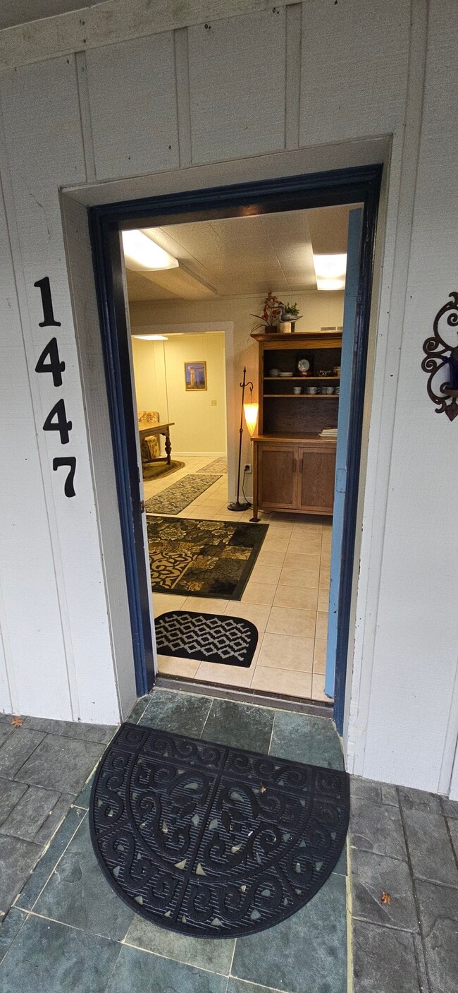 Building Photo - 1447 Lincoln Way