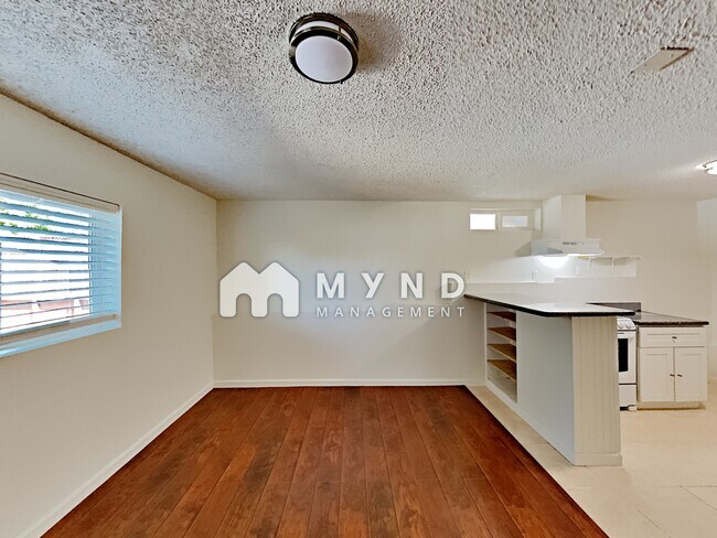 Building Photo - 3107 Willow Rd Apt H