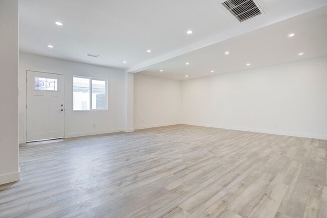 Building Photo - 11324 Haskell Ave