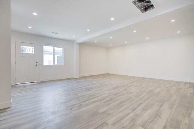 Foto del edificio - 11324 Haskell Ave