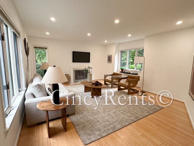 Foto del edificio - 7716 Creekwood Ln