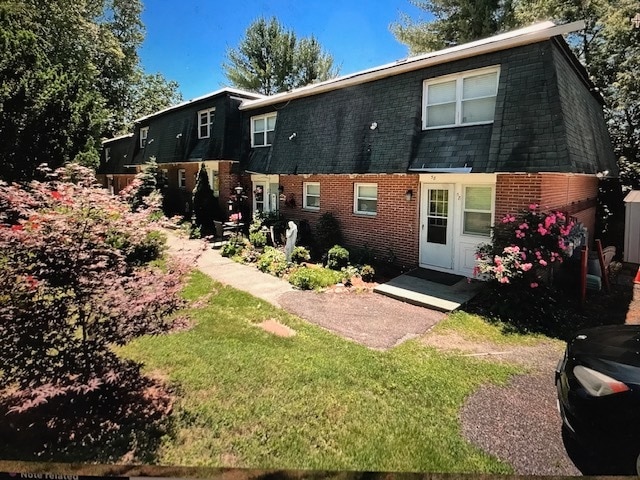 Front - 657 Robbins Ave