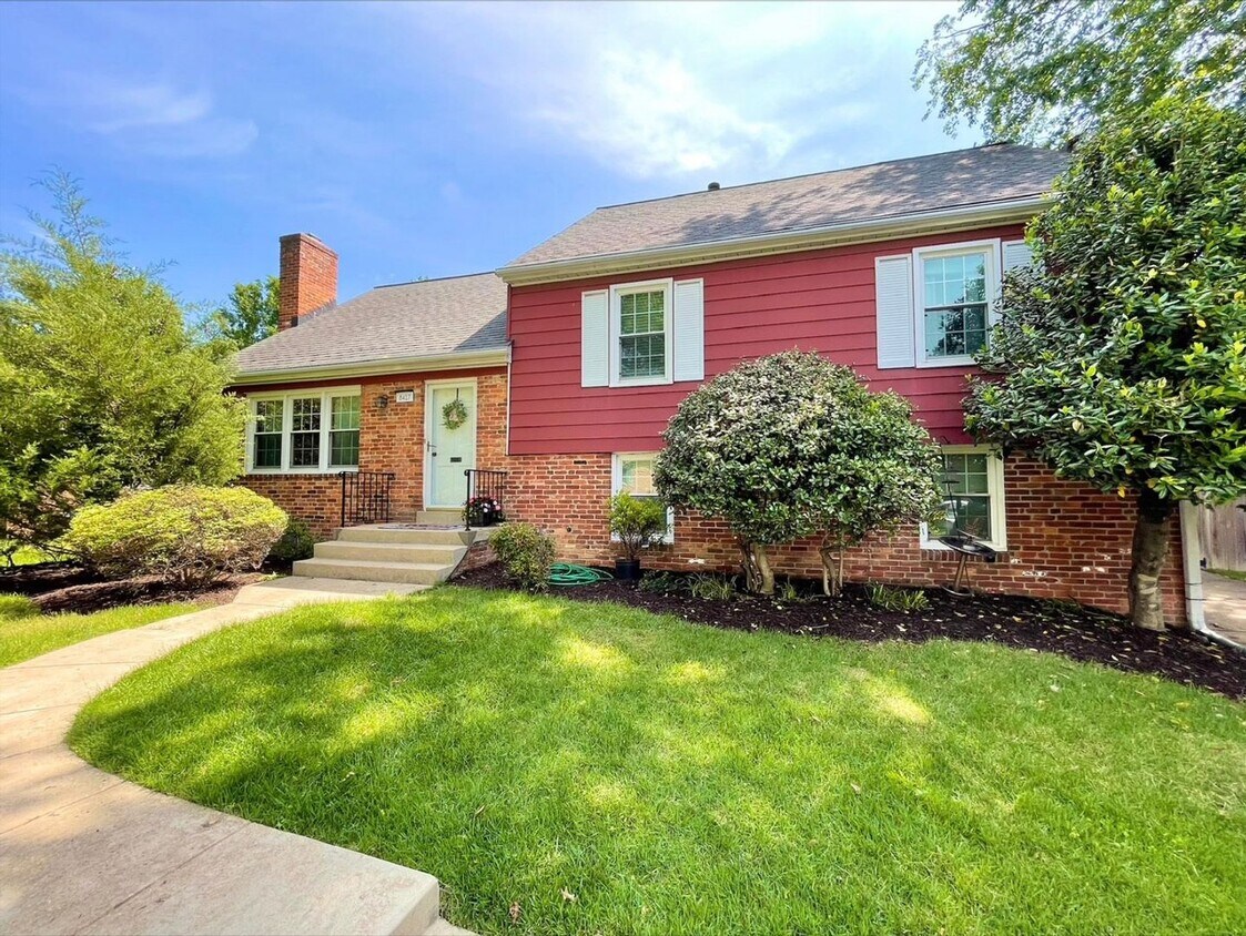 Gorgeous 4 Bed 2 Bath Single Family Home W... - Gorgeous 4 Bed 2 Bath Single Family Home W...