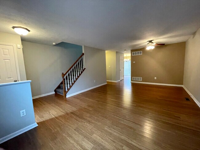 Building Photo - 108 Castle Creek Dr