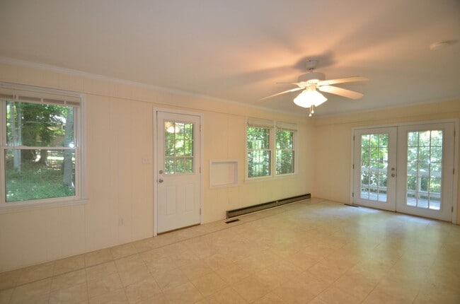 Building Photo - Three Bedroom Home Near UNC