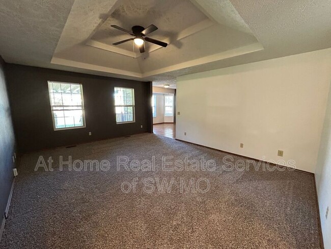 Building Photo - 313 S Dexter Ave