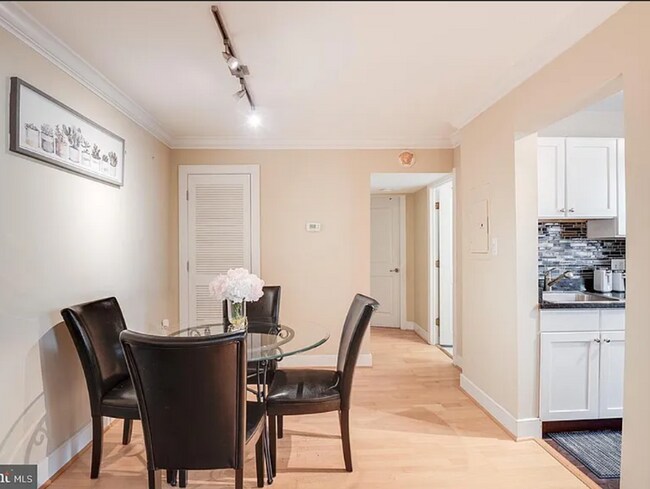 Foto del edificio - Amazing 2 bedroom/ 1 Bathroom unit with plenty natural light