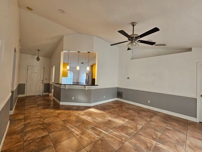 Foto del edificio - Beautifully Renovated Clermont Home Near Waterfront Park & Trails