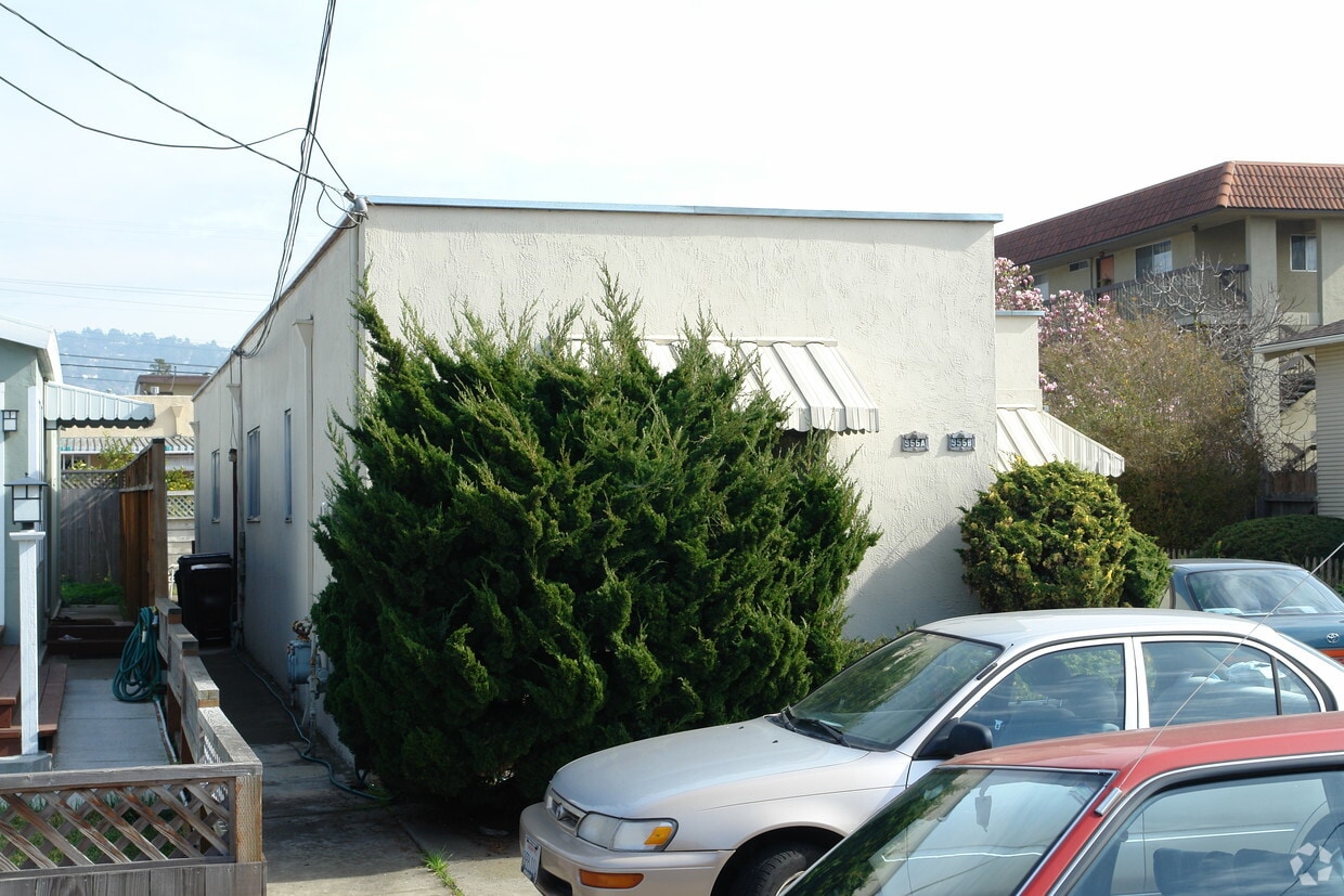 Building Photo - 955A-955B Madison St