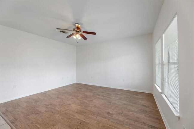 Building Photo - 7513 Lazy Creek Dr