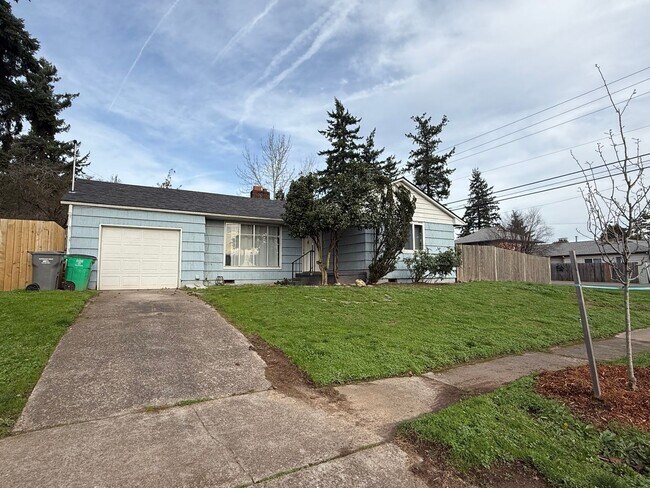 Foto del edificio - Updated 3-Bedroom Home with Fenced Yard & Garage in Portland