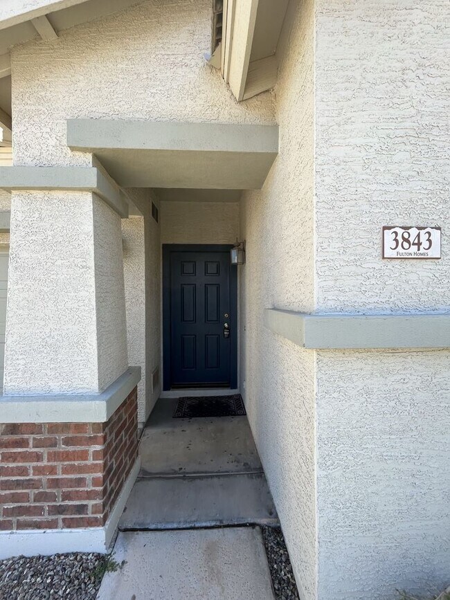 Foto del edificio - 4 Bedroom Home in Lantana Village Near E Ocotillo Rd. and S McQueen Rd!