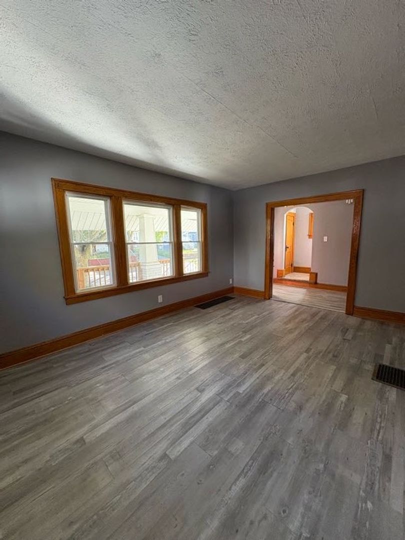 1086 Herberich Ave Akron OH, OH 44305 – photo 5