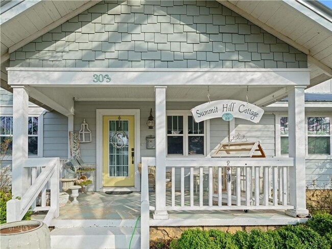 Building Photo - 3 bedroom 2 bath historic Prairie Grove co...