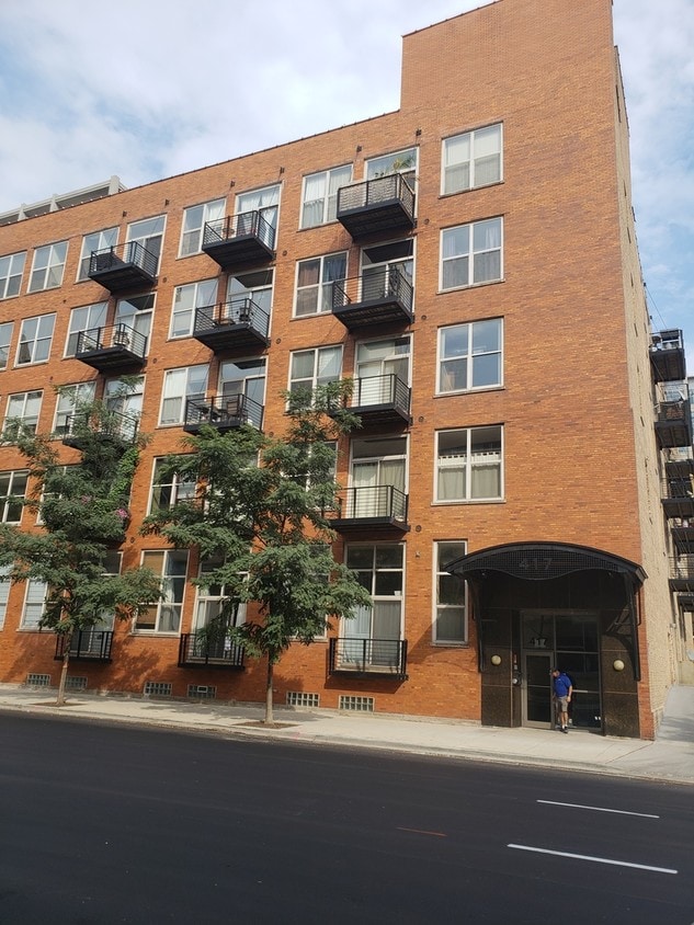 Primary Photo - 417 S Jefferson St
