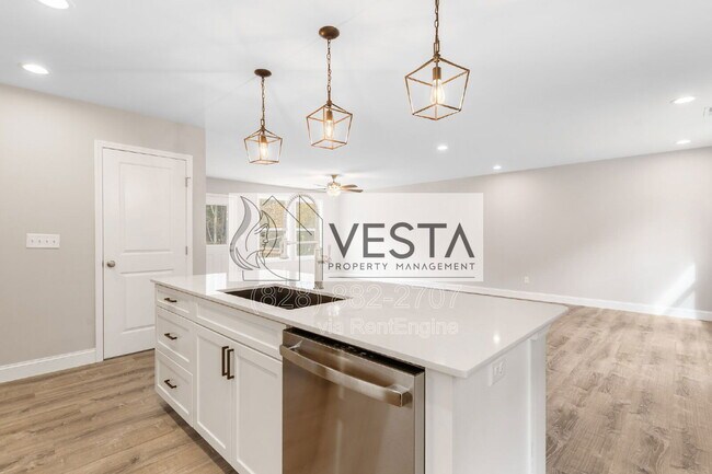 Building Photo - 16 Meadows Town Rd