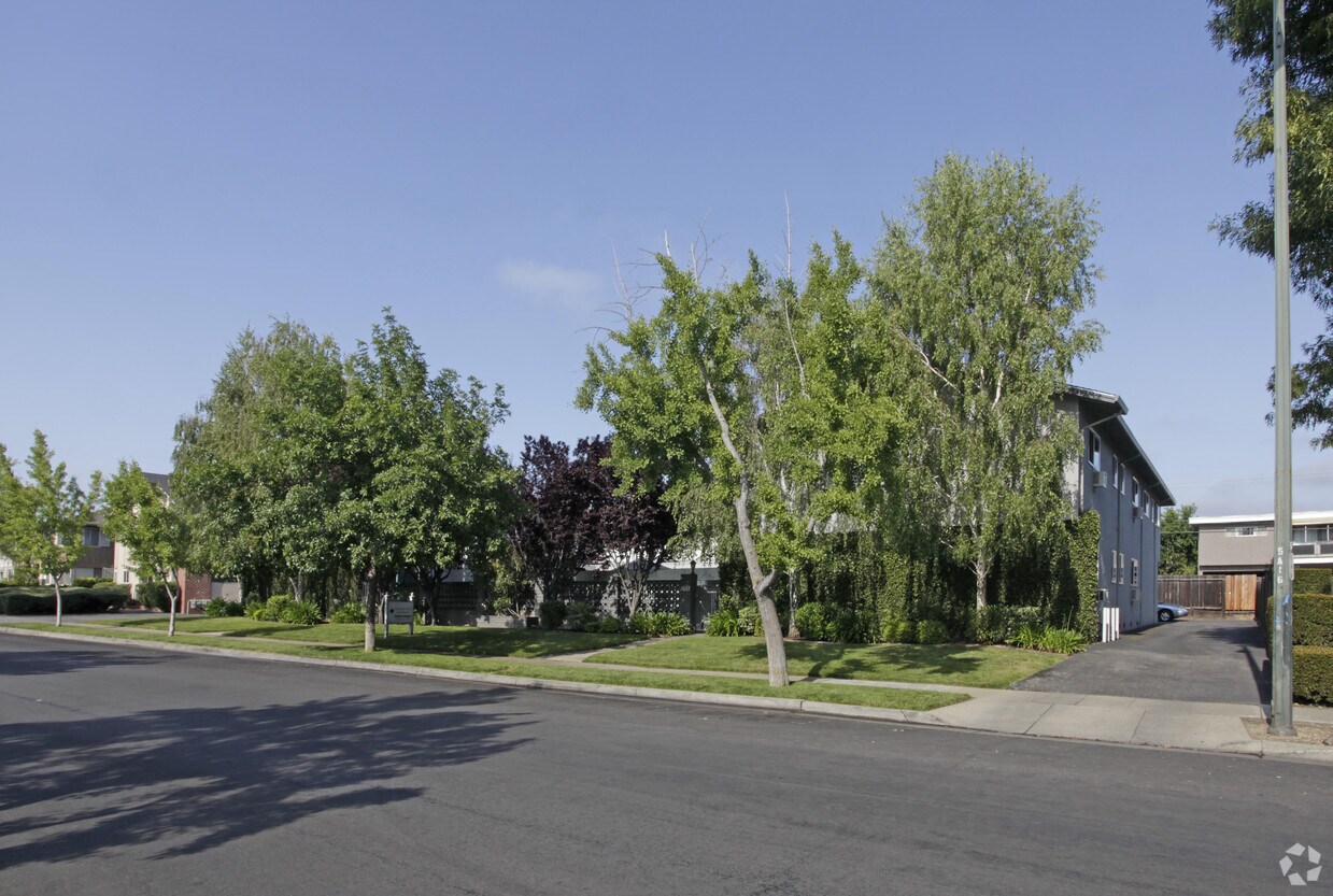 Building Photo - Diamond Creek Apartments