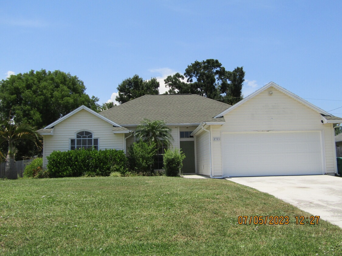 2321 SW Fern Cir, Port Saint Lucie, FL 34953 House Rental in Port