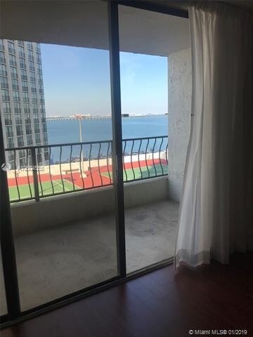 Foto del edificio - 555 NE 15th St