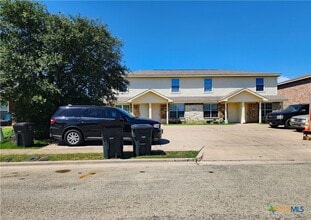 Building Photo - 1307 Cavalry Ln